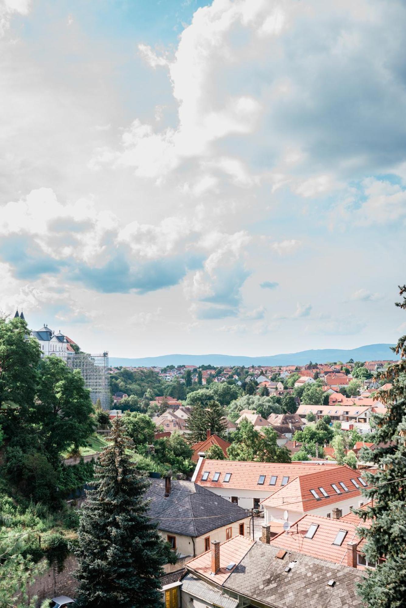 Monbuhim Twin Appartement Veszprém Buitenkant foto