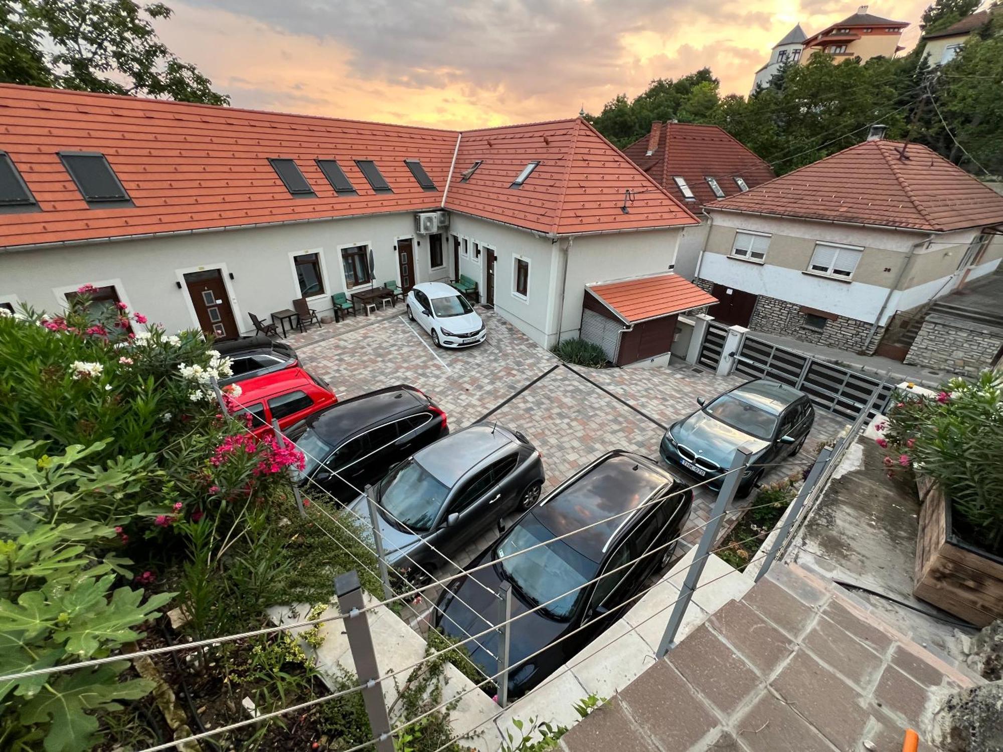 Monbuhim Twin Appartement Veszprém Buitenkant foto